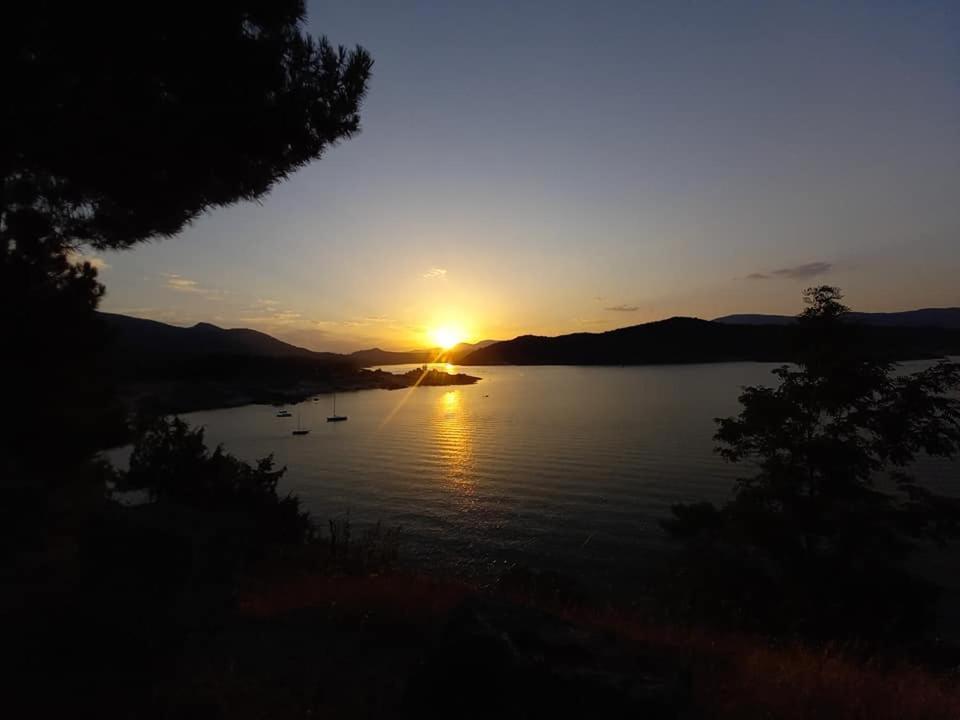 Ruralrut En El Tiemblo Precios Especiales A Partir De 7 Noches, Wifi, Cabina De Hidromasaje, Aire Acondicionado, Zonas De Bano Naturales Cercanas Exterior foto