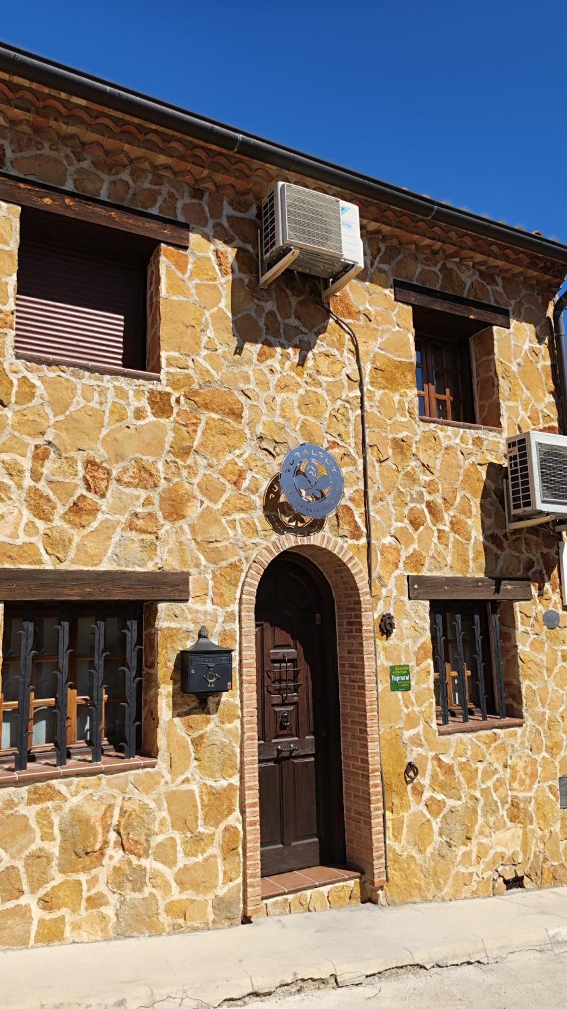 Ruralrut En El Tiemblo Precios Especiales A Partir De 7 Noches, Wifi, Cabina De Hidromasaje, Aire Acondicionado, Zonas De Bano Naturales Cercanas Exterior foto